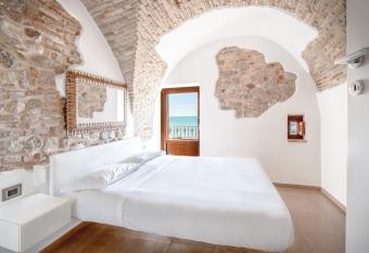 Locanda Alfieri has Balcony rooms