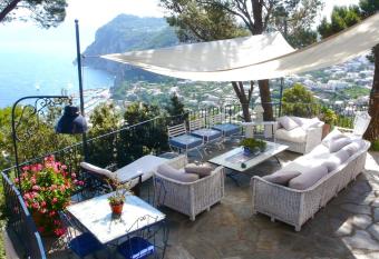 La Casa nel Bosco allows 18 year olds to book a room