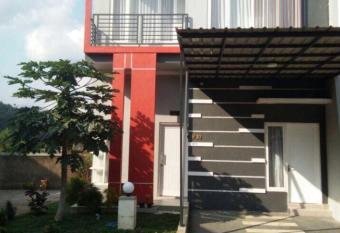 Mutiara Regency F10 3BR has Balcony rooms