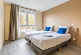 Zenitude H  tel-R  sidences Magny-les-Hameaux allows 18 year olds to book a room