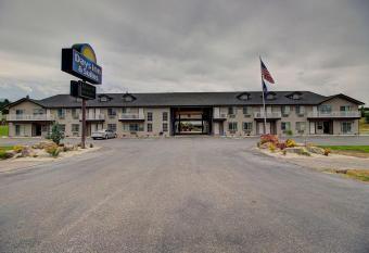 Days Inn by Wyndham Lolo / Missoula Area has Balcony rooms
