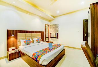 FabHotel Solitaire Inn Tilak Nagar allows 18 year olds to book a room