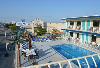 Royal Court Motel has Balcony rooms