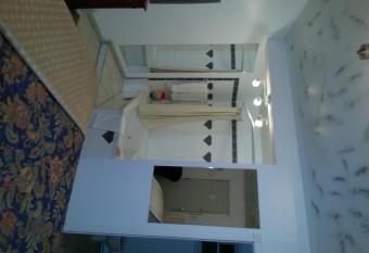 Holiday Motel has rooms with a private hot tub