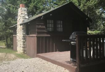 Addison's Bungalows has rooms with a private hot tub