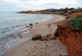 Sunshine s house near the beach, 10 min from the airport has Balcony rooms