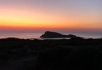 R  sidences Anna allows 18 year olds to book a room