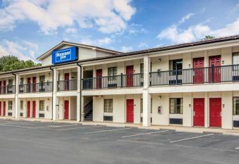 Rodeway Inn has Smoking rooms