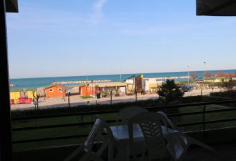 2 bedrooms appartement at Fano 50 m away from the beach with sea view and furnished balcony has Balcony rooms