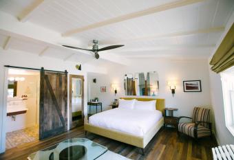 Skyview Los Alamos - 21 & Over Pool has Balcony rooms