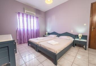 Mamis Studio has Balcony rooms