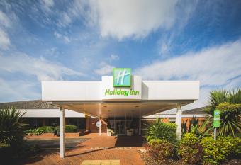 Holiday Inn Reading South M4 Jct 11, an IHG Hotel allows 18 year olds to book a room