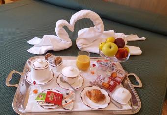 Nuovo Albergo has Balcony rooms