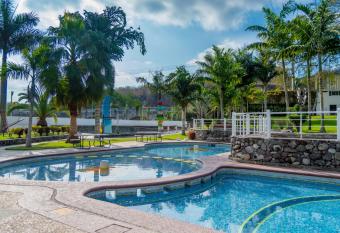 Hotel Puente Nacional & Spa allows 18 year olds to book a room