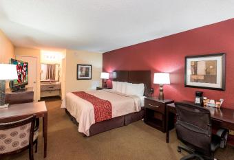 Red Roof Inn Baldwin has Smoking rooms