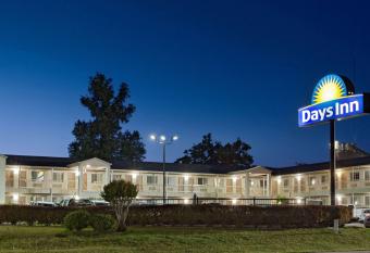 Days Inn by Wyndham Kerrville has Smoking rooms