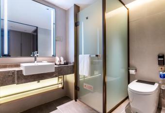 Landmark International Hotel has rooms with a private hot tub