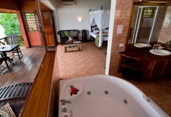 Sunset Bungalows Resort, Vanuatu allows 18 year olds to book a room