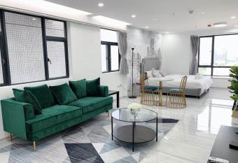 Po Si Zhineng Apartment allows 18 year olds to book a room