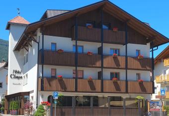 Hotel Olaga has Balcony rooms