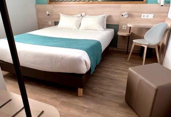 The Originals City, H  tel Le Puech, Narbonne allows 18 year olds to book a room