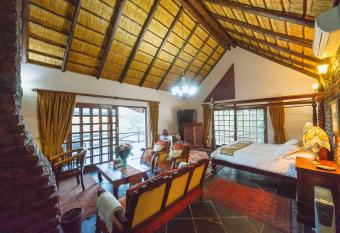 Coral Tree Inn has Balcony rooms