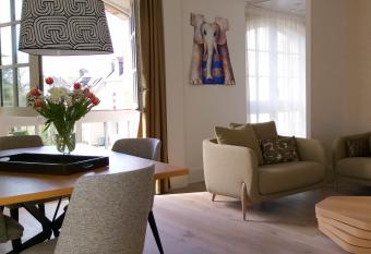 H  tel Ginkgo - SPA Biloba allows 18 year olds to book a room