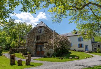 Refuge Out of the City has Balcony rooms