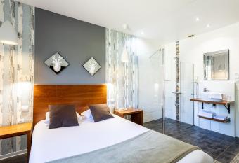 Au P tit Creux des Landes allows 18 year olds to book a room