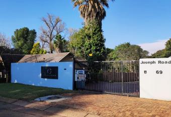 The Wild Peach - Menlyn has Balcony rooms