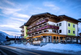 Hotel Barbarahof Saalbach has Balcony rooms