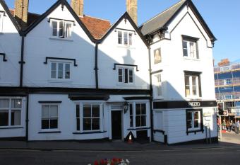 The George Hotel Stansted Airport allows 18 year olds to book a room