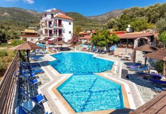 Irini Studios has Balcony rooms