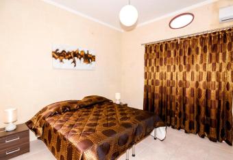 Vermentino Apartment allows 18 year olds to book a room