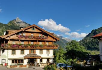 Gasthof Thanner has Balcony rooms