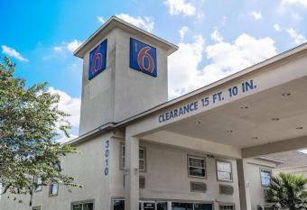 Motel 6 Pasadena Tx allows 18 year olds to book a room