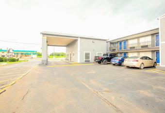 Days Inn by Wyndham Carlisle has Smoking rooms