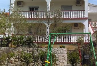 Guesthouse BILI has Balcony rooms