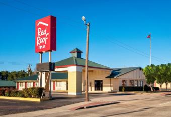 Econo Lodge allows 18 year olds to book a room