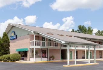 Days Inn by Wyndham Columbia NE Fort Jackson allows 18 year olds to book a room
