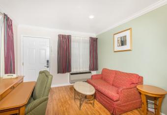 Upper Lake Inn & Suites allows 18 year olds to book a room