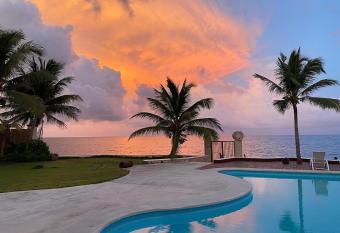 Casa del Puerto by MIJ - Beachfront Hotel has Balcony rooms