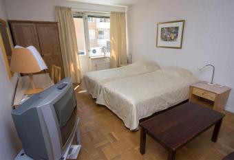 Pensionat Slottstorget allows 18 year olds to book a room