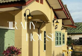 Jirany House has Balcony rooms