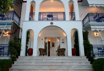 Ionio Gastronomy Suites allows 18 year olds to book a room