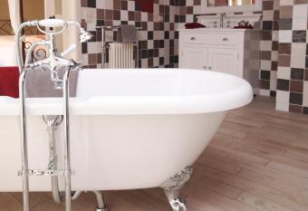 Comme    la Ferme allows 18 year olds to book a room