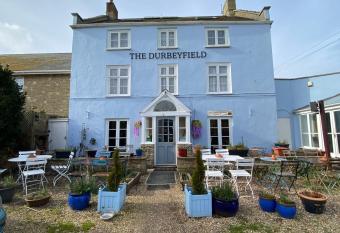 The Durbeyfield Guest House allows 18 year olds to book a room
