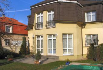 Villa Olivia allows 18 year olds to book a room