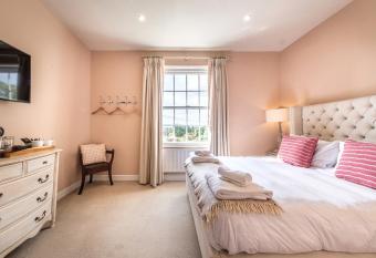 The Black Lion, Long Melford allows 18 year olds to book a room