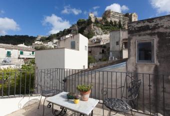Terrazzo Vinicio has Smoking/Balcony rooms